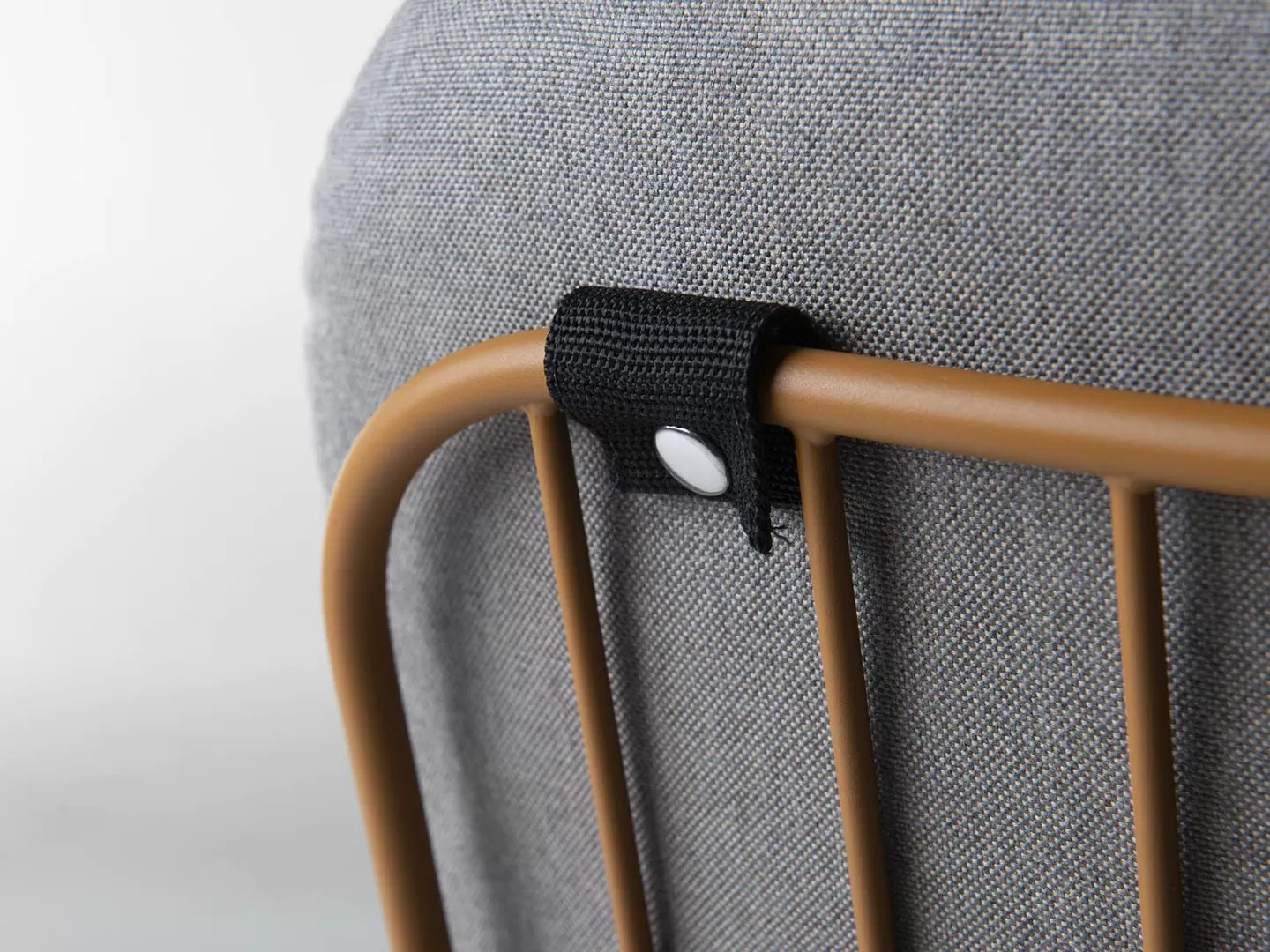 DRAAT_FAUTEUIL_outdoor_detail-1.webp
